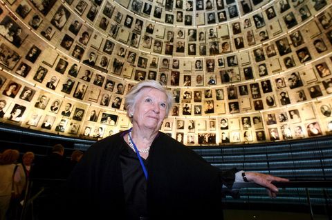 Andrée Geulen-Herscovici 2007 in der Halle der Namen in Yad Vashem in Jerusalem