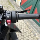 Auf Wunsch sind die Griffe und die Sitzbank beheizbar