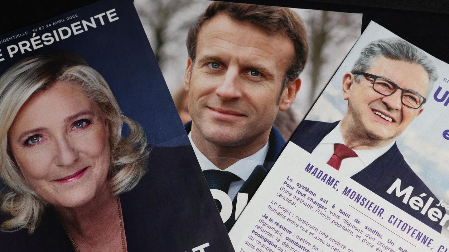 Flyer der Kandidaten Le Pen, Macron und Mélenchon an
