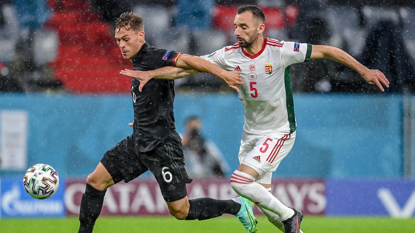 Joshua Kimmich (links) und Attila Fiola (rechts) im Zweikampf.