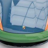 Alleine an der Front hat Sean Wotherspoon drei unterschiedliche Farben verwendet. Was noch auf den Porsche hinweist? Wohl nur das Logo.