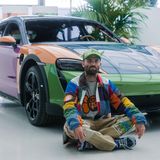 Der Künstler scheint zufrieden: Sean Wotherspoon mit seinem Porsche.