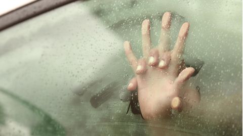 Sex im Auto (Symbolbild): Für eine Frau in Missouri endete das mit einer HPV-Infektion — und viel Schmerzensgeld