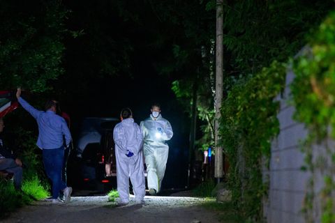 Bienenbüttel Niedersachsen Nachbarschaftsstreit: Ermittler der Polizei im Dunkeln