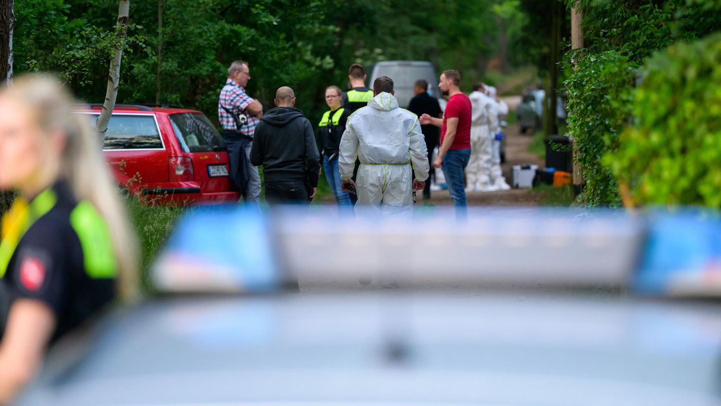 In Bienenbüttel sind Einsatzkräfte der Polizei vor Ort