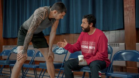 Adam Sandler und Juancho Hernangómez im Netflix-Film "Hustle"