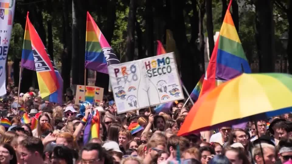 Video: Hunderttausende feiern Pride Month weltweit Video: Hunderttausende feiern Pride Month weltweit