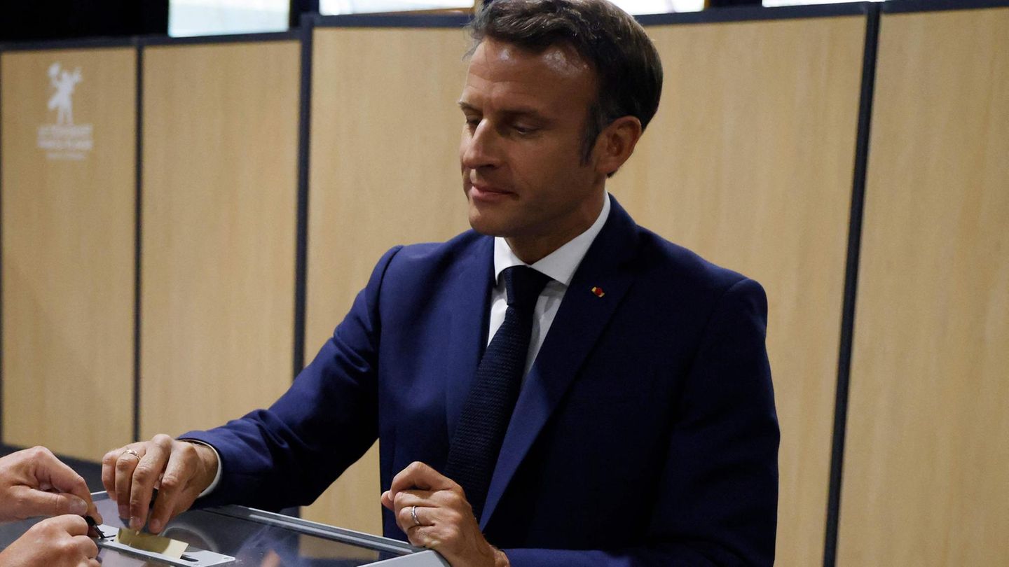 Parlamentswahl in Frankreich: Kopf-an-Kopf-Rennen: Absolute Mehrheit für Macron-Lager in Gefahr