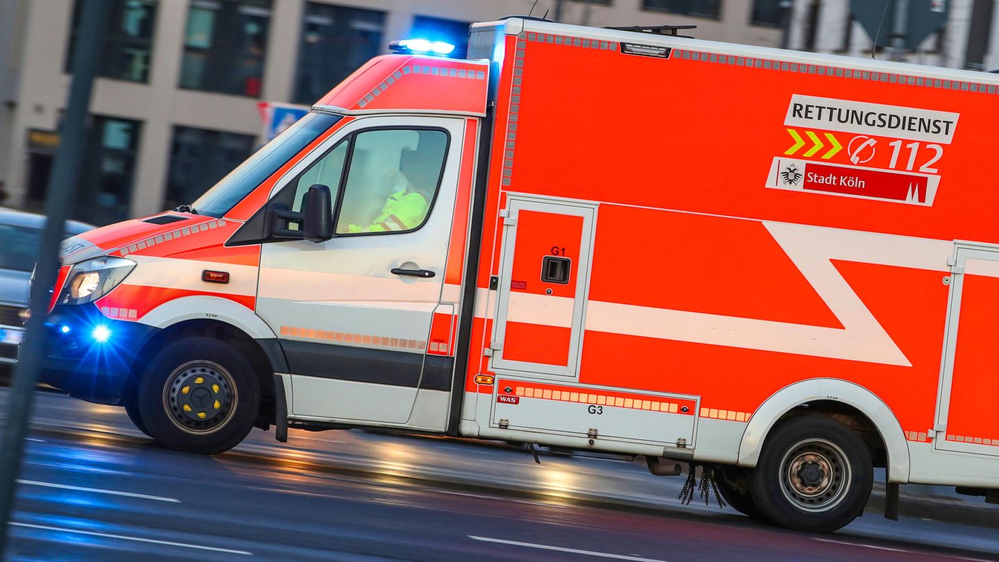 Rettungswagen mit Blaulicht
