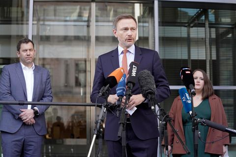 Von links: SPD-Co-Parteichef Lars Klingbeil, FDP-Parteichef Christian Lindner und Grünen-Co-Chefin Ricarda Lang