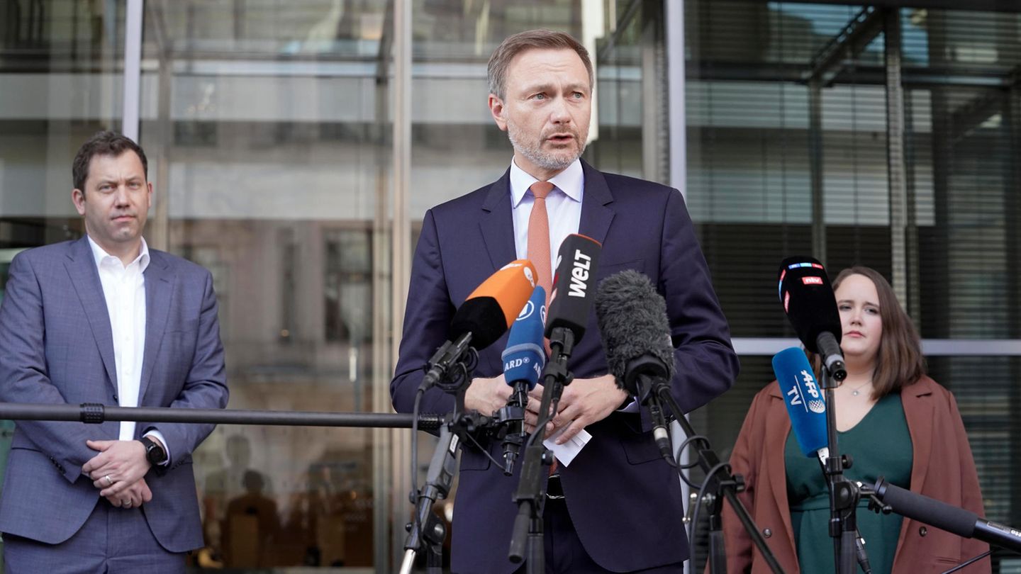 Von links: SPD-Co-Parteichef Lars Klingbeil, FDP-Parteichef Christian Lindner und Grünen-Co-Chefin Ricarda Lang
