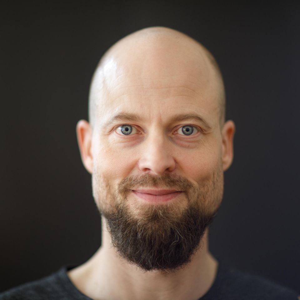 Portrait-Aufnahme von Yogalehrer Ronald Steiner Portrait-Aufnahme von Yogalehrer Ronald Steiner