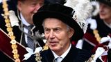 Er war der umstrittenste Gast der Zeremonie: Der frühere britische Premierminister Tony Blair kam nicht allein - mit ihm kam eine Reihe von Protestierenden.