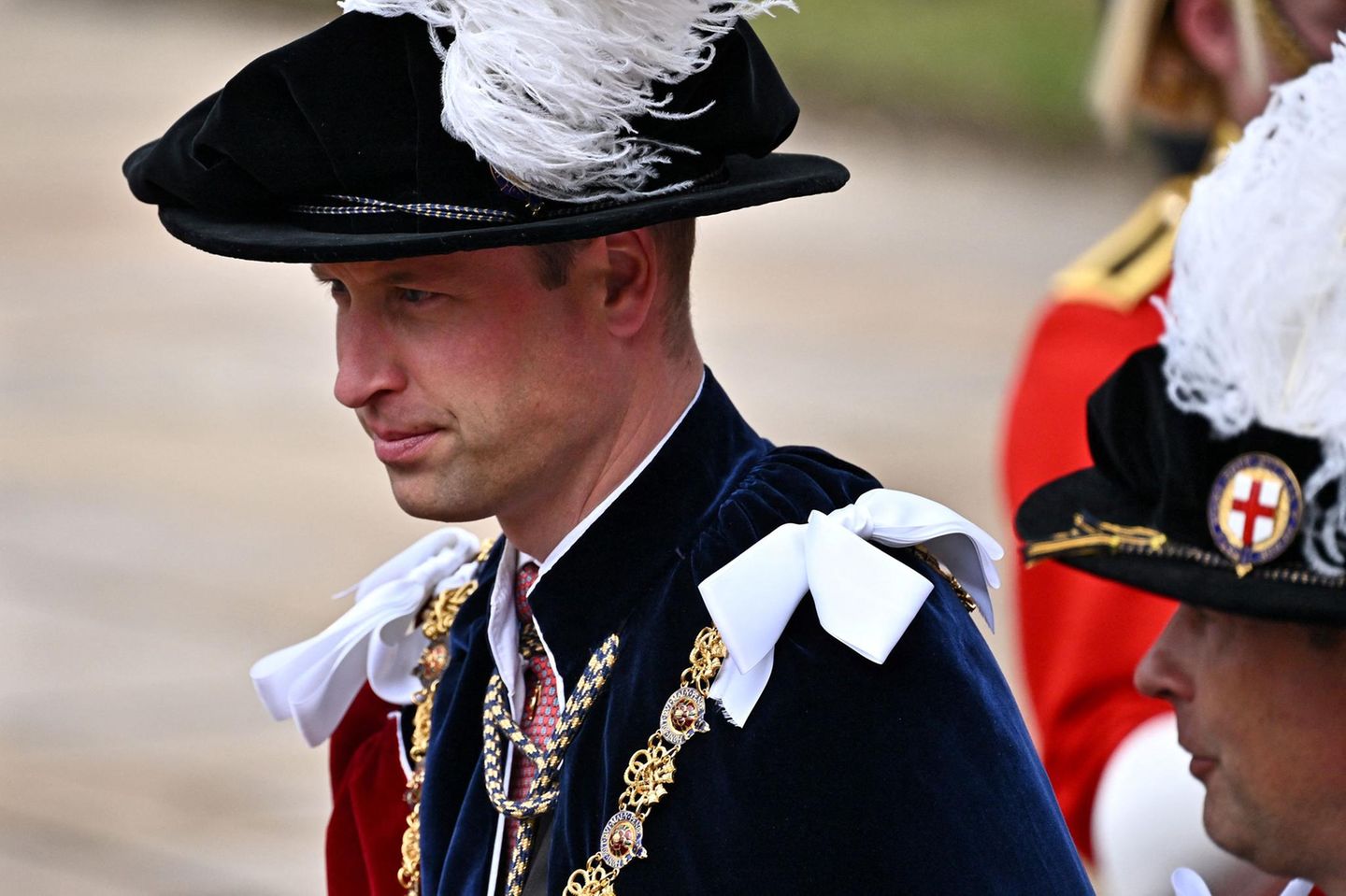 Auch die Nummer 2 der Thronfolge, Prinz William, war zu diesem Anlass nach Windsor gekommen und hatte sich eine traditionelle Uniform angelegt.