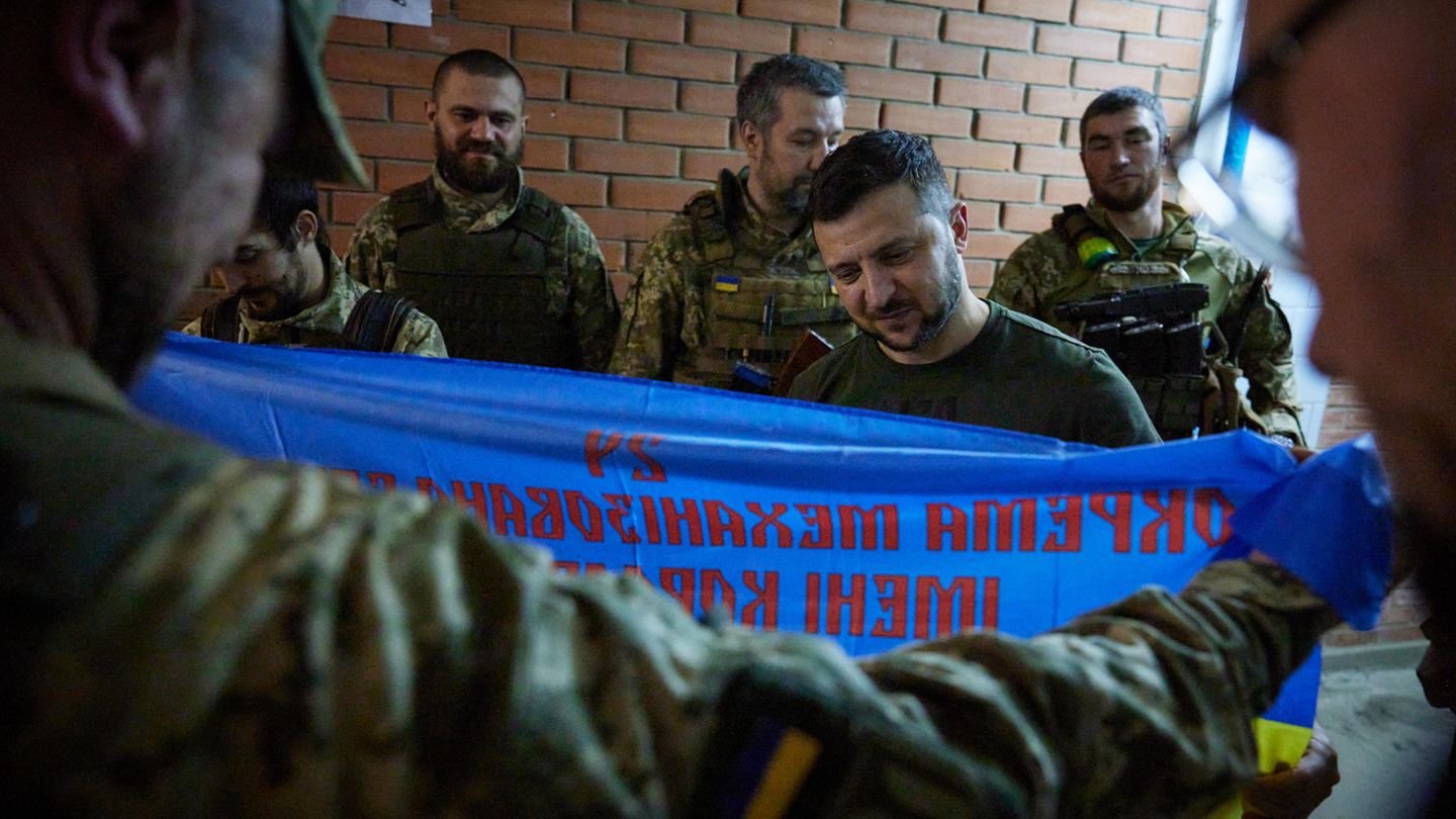 Ukraine-News: Volodymyr Zelenskyj calls for a clear commitment – Russia with successes in Kharkiv