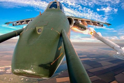 Die SU-25 stand in der Wahrnehmung immer hinter der Fairchild-Republic A-10. Die Gründe: Sie sah wie ein normaler Jet aus und war nicht so hässlich wie das Warzenschwein. Und sie besaß nicht so eine einzigartige Kanone wie die GAU-8/A Avenger der A-10.