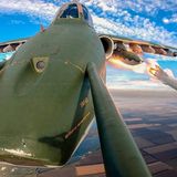 Die SU-25 stand in der Wahrnehmung immer hinter der Fairchild-Republic A-10. Die Gründe: Sie sah wie ein normaler Jet aus und war nicht so hässlich wie das Warzenschwein. Und sie besaß nicht so eine einzigartige Kanone wie die GAU-8/A Avenger der A-10.