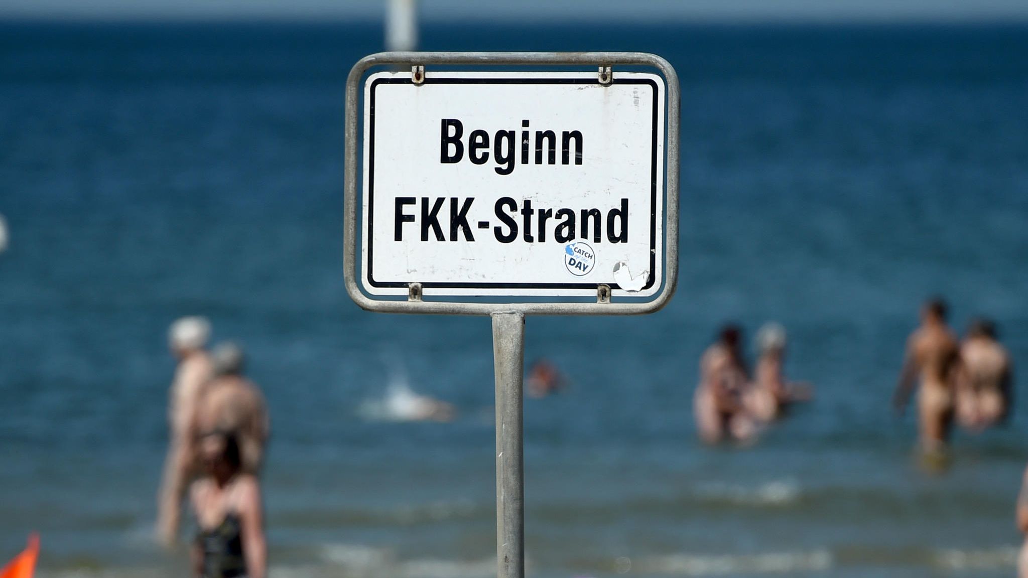 2048px x 1152px - Ã–sterreich: Jugendlicher schwimmt vor FKK-Strand und lÃ¶st Feuerwehreinsatz  aus | STERN.de