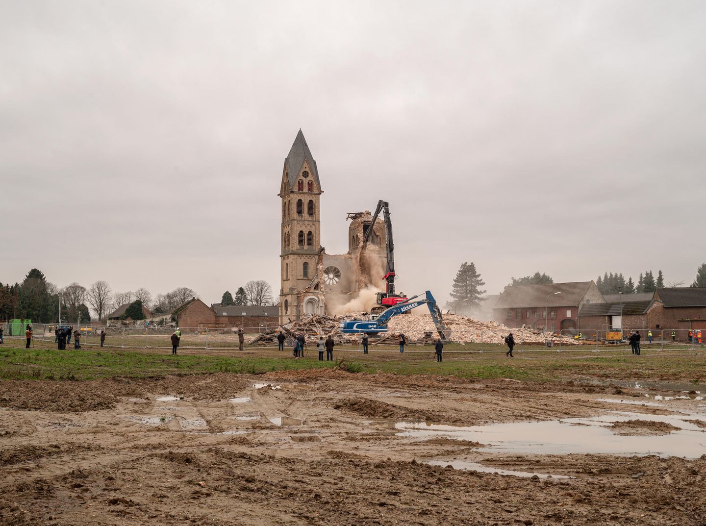 Matthias Jung dokumentiert den Abriss einer Kirche im Revier