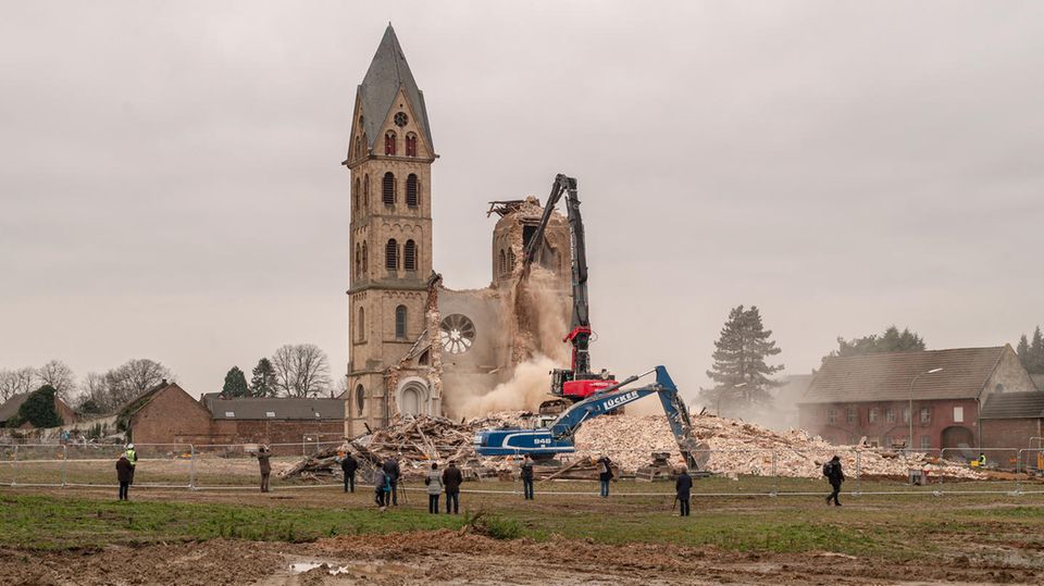 Matthias Jung dokumentiert den Abriss einer Kirche im Revier