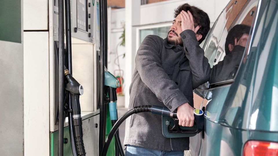 Steigende Benzinkosten: Mit diesen Tricks sparen Sie beim Tanken