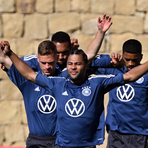 Joshua Kimmich (v.l.n.r.), Jonathan Tah, Serge Gnabry, Benjamin Henrichs und Lukas Klostermann