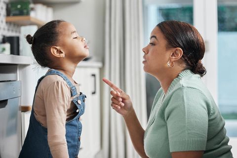Mutter und Kind in einer Streitsituation