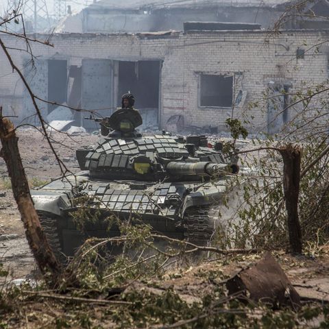 Ein ukrainischer Panzer an der Frontlinie in Sjewjerodonezk