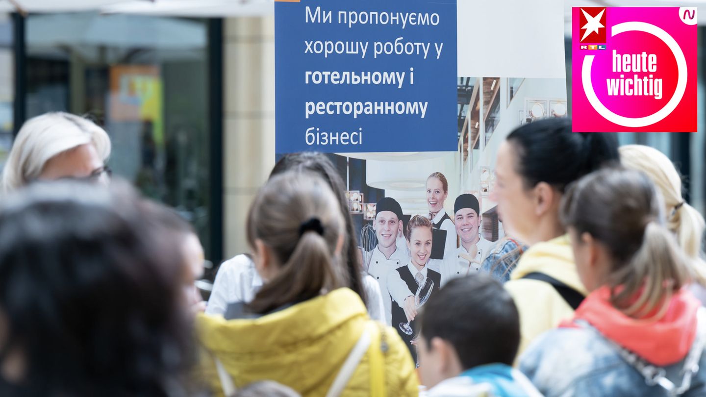 Ukrainische Flüchtlinge nehmen an einer Jobbörse in Dresden teil