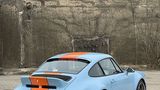 Der Everrati Porsche 911 (964) hat die legendäre Gulf-Oil-
Lackierung