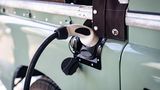 Der Everrati Land Rover Defender Series IIa hat eine Reichweite 
von etwa 240 Kilometern