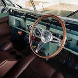 Das Interieur ist so, wie man es von einem Defender der Series 
IIa erwartet