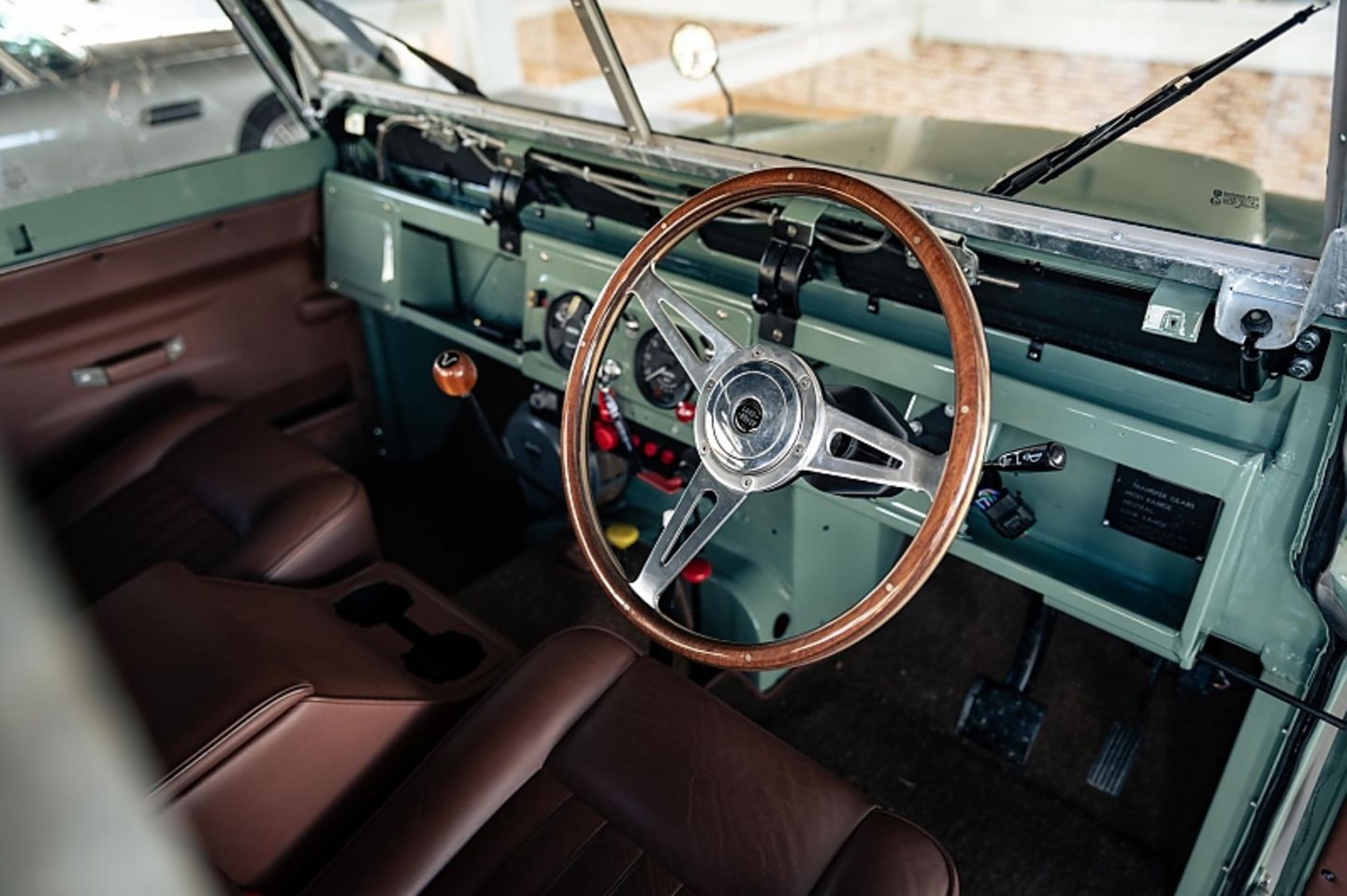 Das Interieur ist so, wie man es von einem Defender der Series 
IIa erwartet