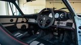Beim Everrati Porsche 911 (964) Gulf Edition passt jedes Detail