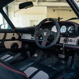 Beim Everrati Porsche 911 (964) Gulf Edition passt jedes Detail