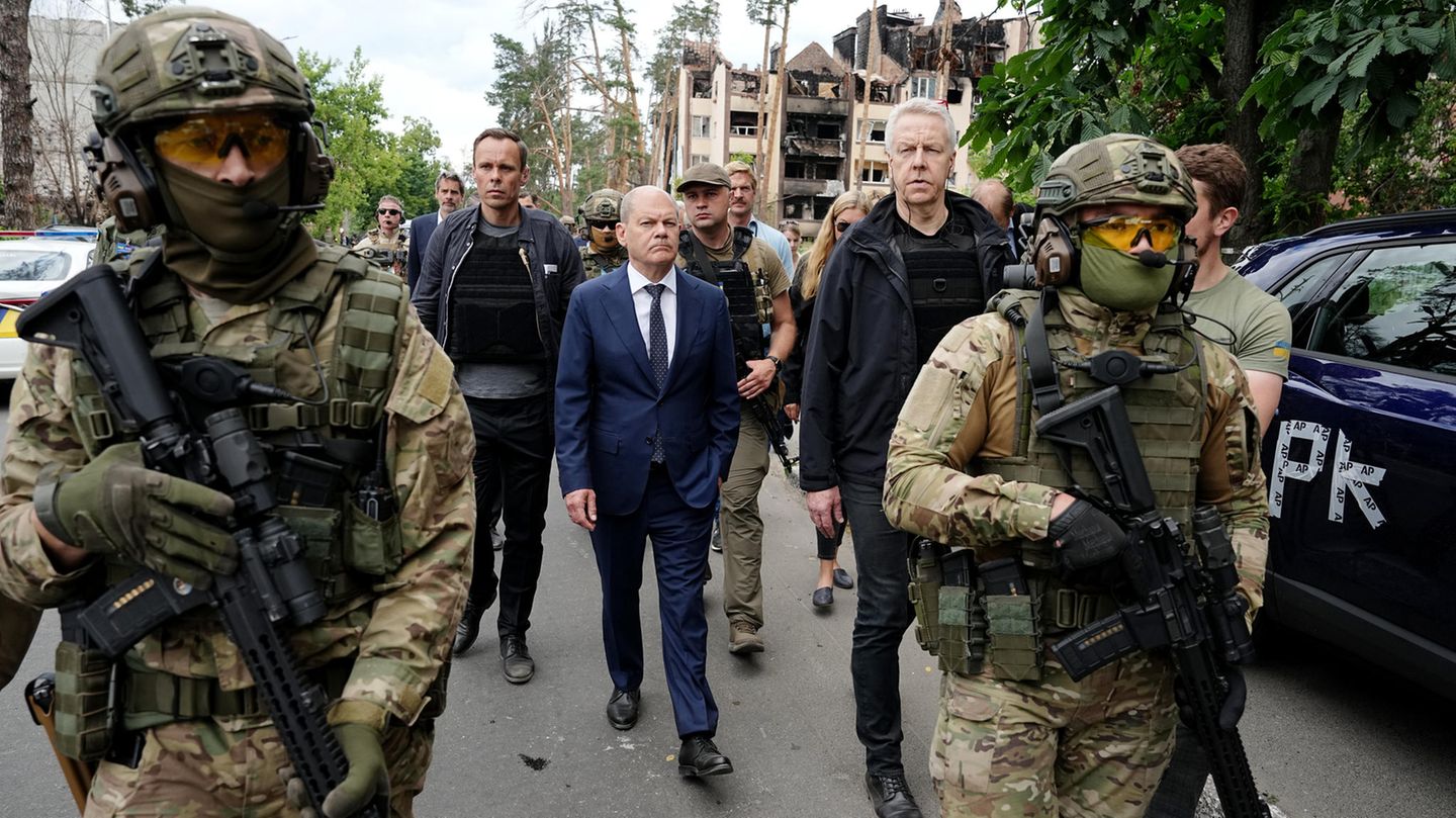 Scholz besucht den teilweise von der russischen Armee zerstörten Kiewer Vorort Irpin Scholz besucht den teilweise von der russischen Armee zerstörten Kiewer Vorort Irpin