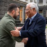 21. Mai: Antonio Costa, Premierminister von Portugal, besucht Selenskyj in der ukrainischen Hauptstadt. Kurz vor seiner Ankunft hatte Costa gesagt: "Ich beabsichtige, die spezifischen Bedürfnisse der ukrainischen Behörden zu ermitteln und von dort aus eine sofortige Lösung anzustreben, die die gesamte Europäische Union eint. Ich glaube, dass die Integration der Ukraine in den gemeinsamen Markt sehr wichtig ist, mit der Erleichterung der Zollvorschriften."