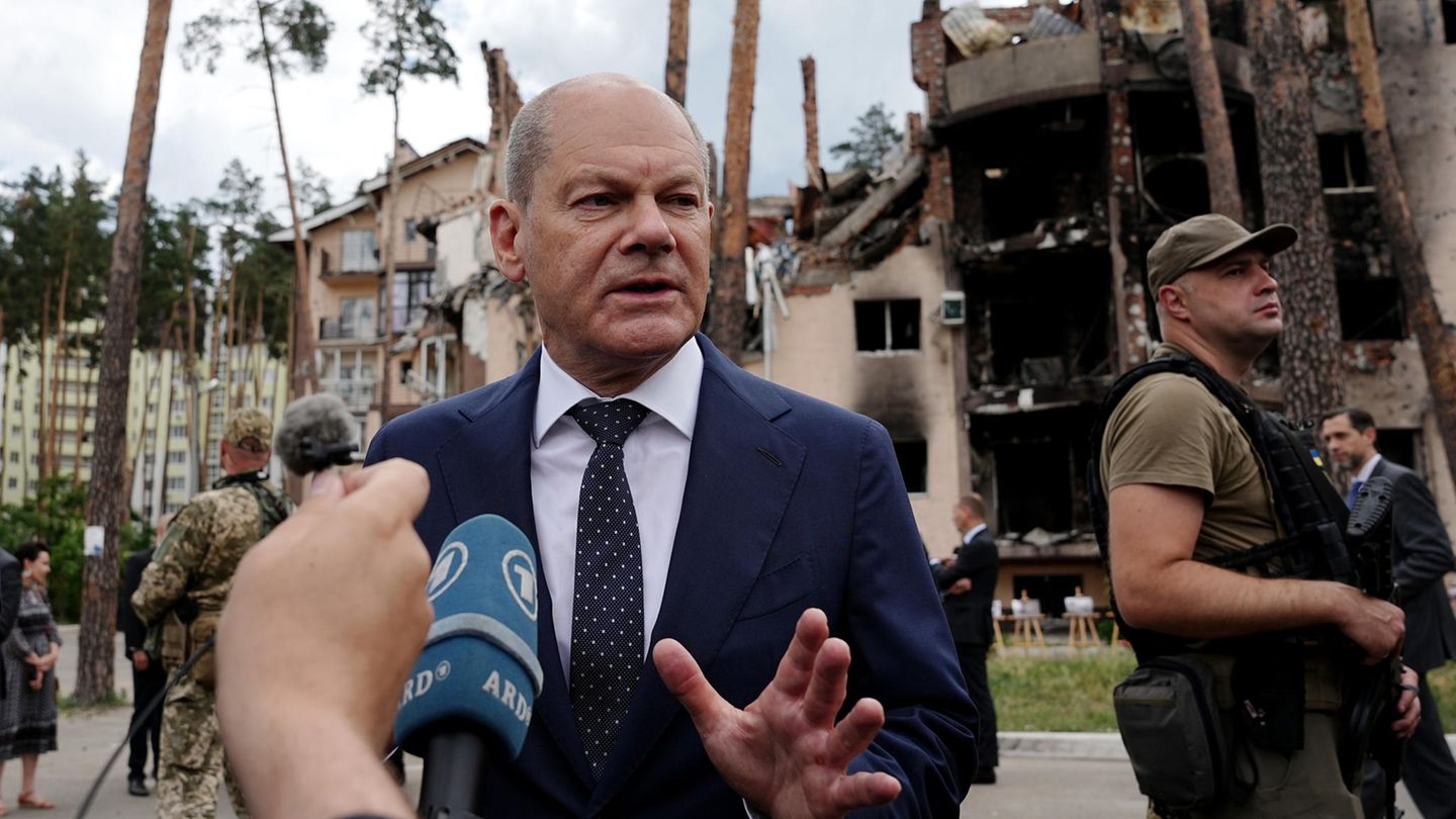 Scholz spricht in Irpin in der Ukraine zu den Medien Scholz spricht in Irpin in der Ukraine zu den Medien