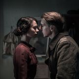 In einem eroberten Städtchen lassen sich die Russinnen mit den Finnen ein, doch die Soldaten können sie nicht davor bewahren, verschleppt zu werden.