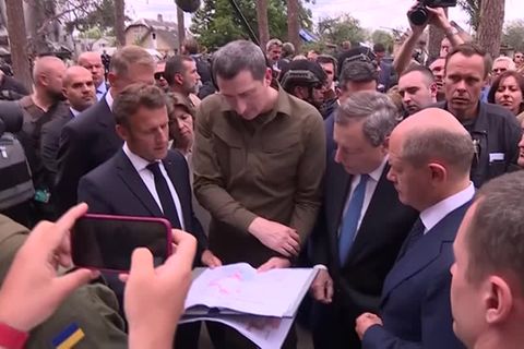 Krieg in der Ukraine: "Gezeichnet von den Stigmata der Barbarei": Scholz, Macron und Draghi besuchen Irpin