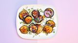 Green BBQ: Auberginen-Ziegenkäse-Türmchen