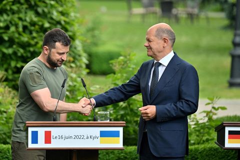 Olaf Scholz besuchte mit Emanuel Macon und Mario Draghi Wolodymyr Selenskyj in Kiew