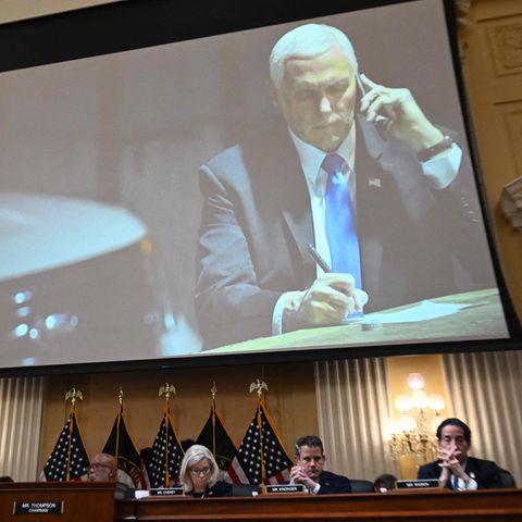 Mike Pence auf einem Schirm während einer Sitzung der U-Ausschusses zum Kapitol-Sturm