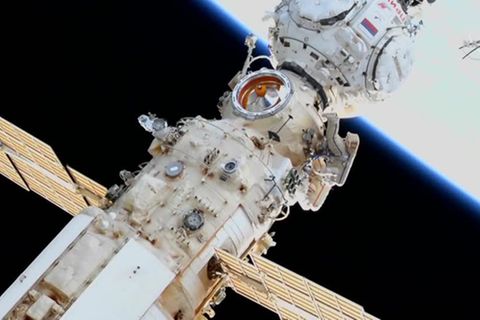 Video: ISS auf Kollisionskurs