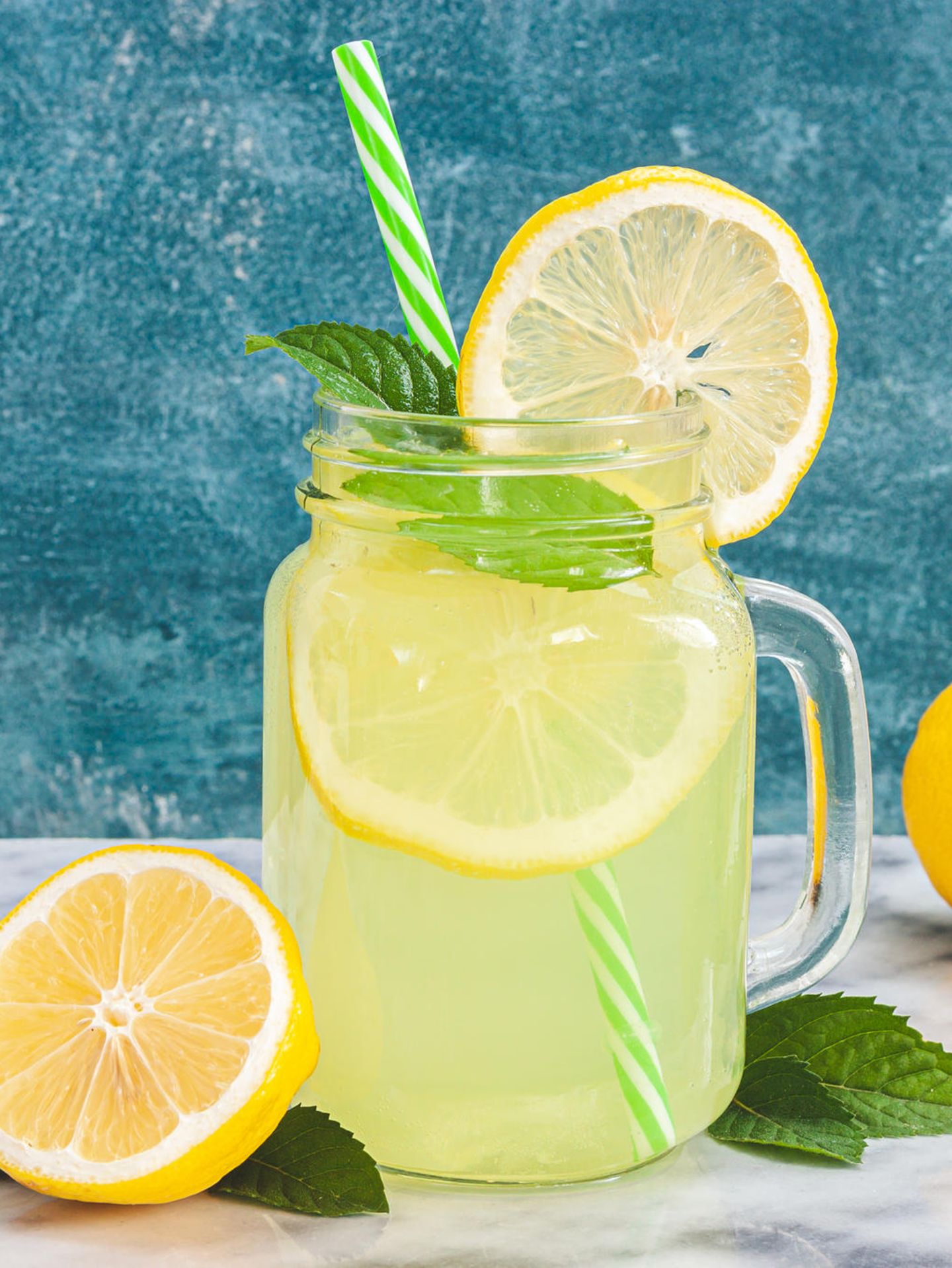 Erfrischender Sommer-Drink: Rezept für Zitronenlimonade mit Extra-Zutat