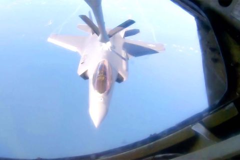 Stratotanker: Nato übt Luftbetankung von Kampfjets im Baltikum