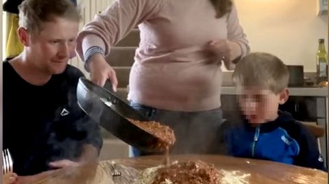 TikTok-Trend "Messy Dinner": Zuschauer sind belustigt über virale Videos