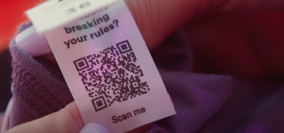 Dieser QR-Code ist in der Unterwäsche versteckt und führt zu einer Tarnwebsite mit versteckten Hilfsangeboten