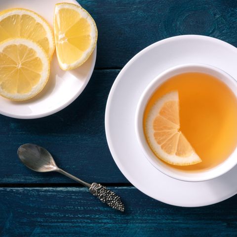 Bei heißen Temperaturen sollte man eher warmen Tee als eiskalte Limo trinken