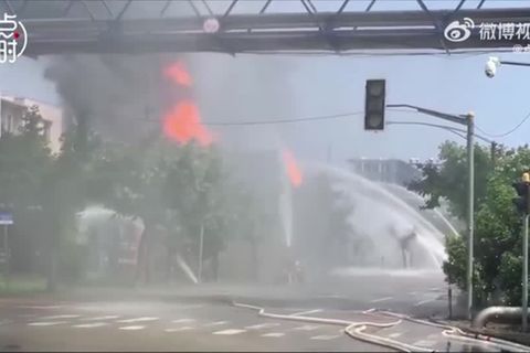 Video: Shanghai: Brand in Chemiefabrik